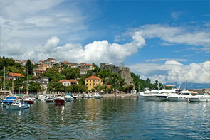 Der Hafen von Herceg Novi